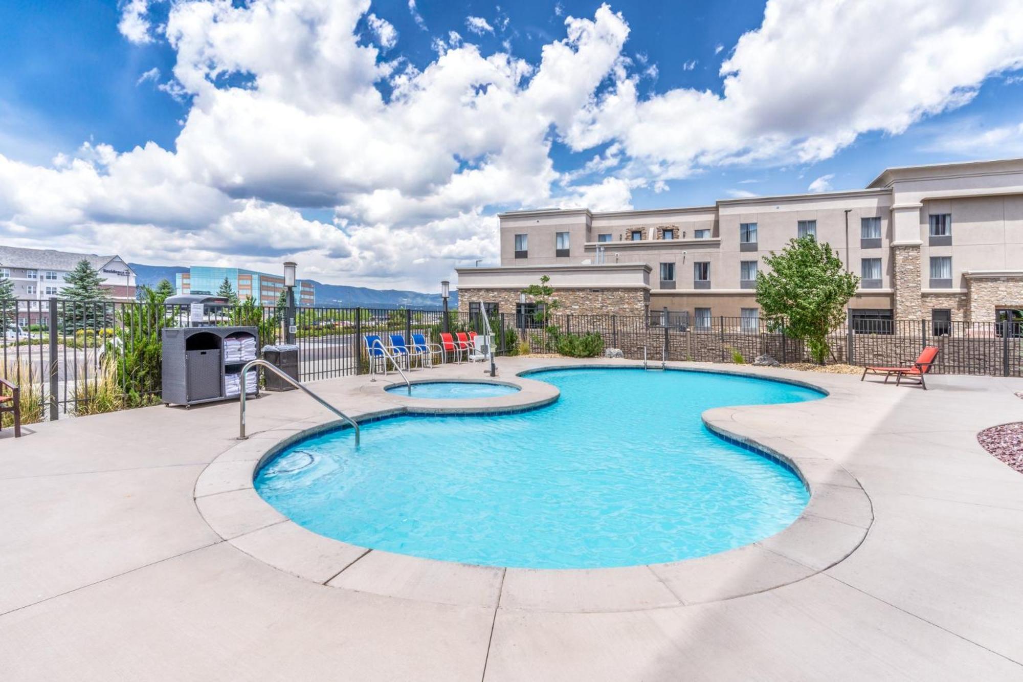 Holiday Inn Express & Suites - Colorado Springs Afa Northgate By Ihg Extérieur photo