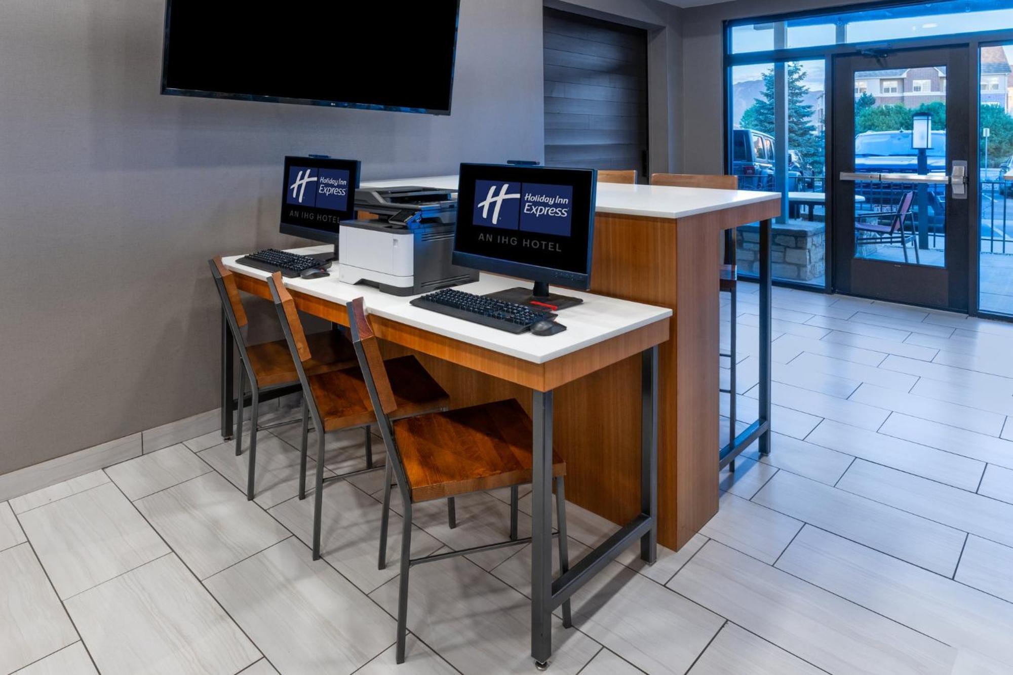 Holiday Inn Express & Suites - Colorado Springs Afa Northgate By Ihg Extérieur photo