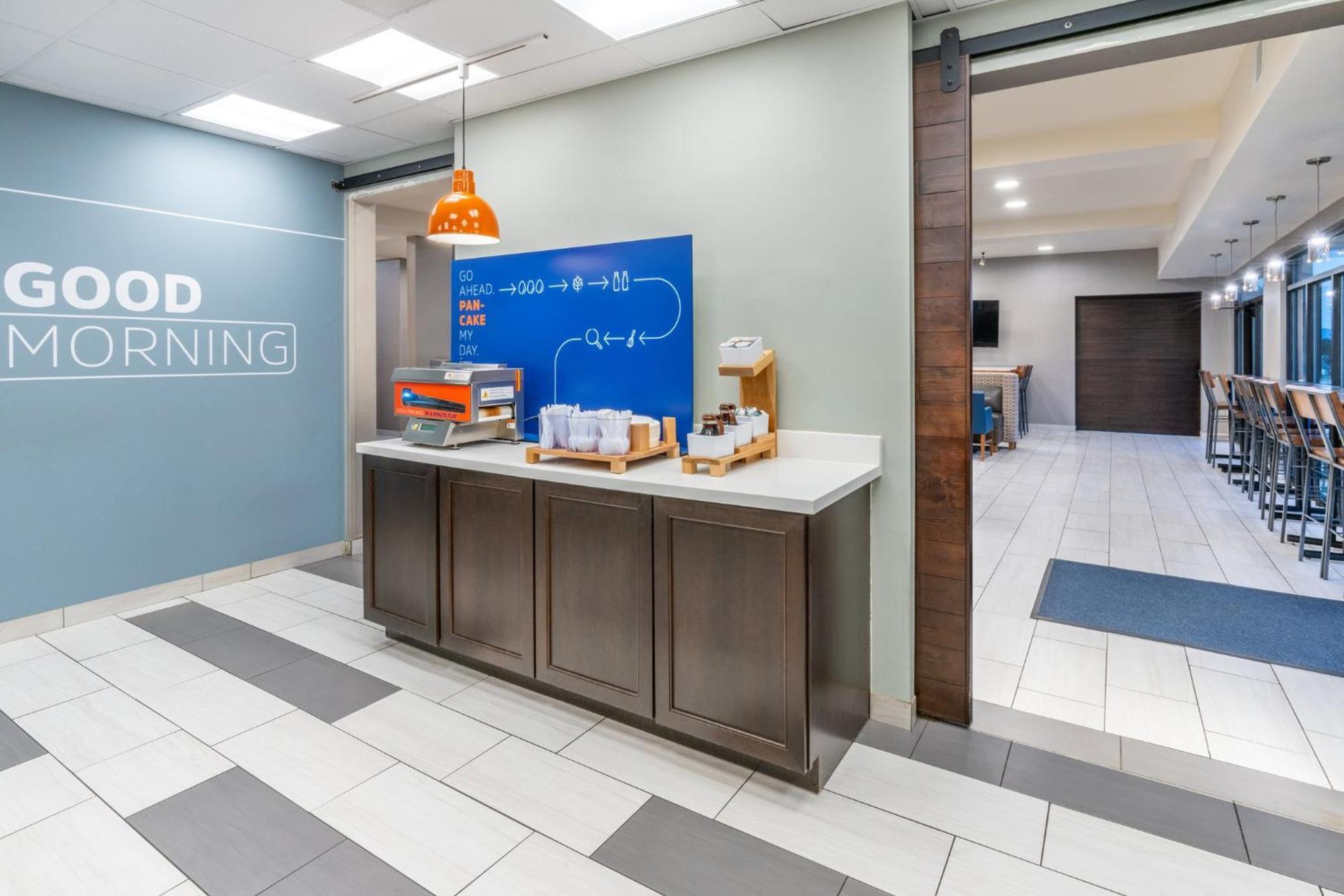 Holiday Inn Express & Suites - Colorado Springs Afa Northgate By Ihg Extérieur photo